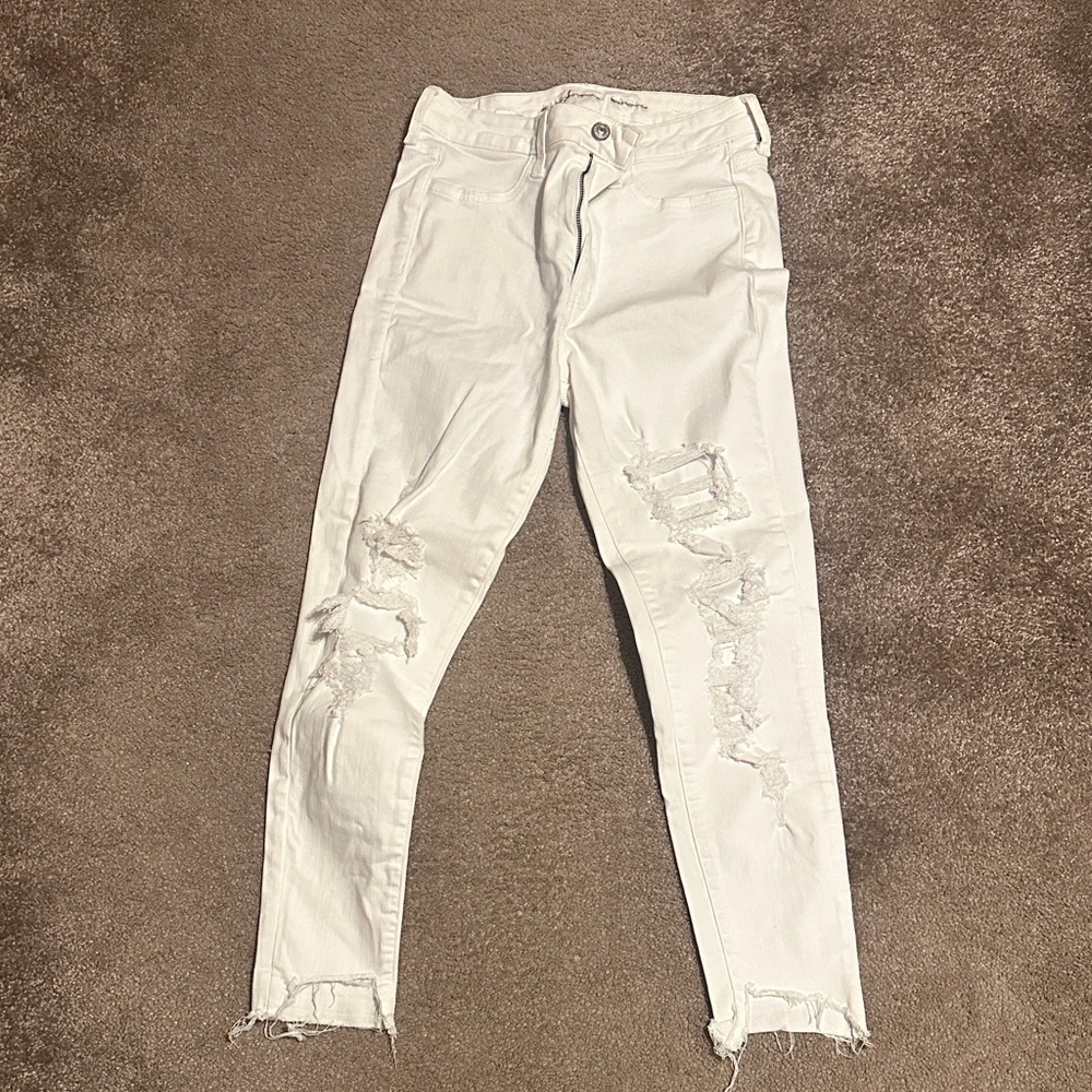 American Eagle white distressed skinny jeans - size 8 Regular
